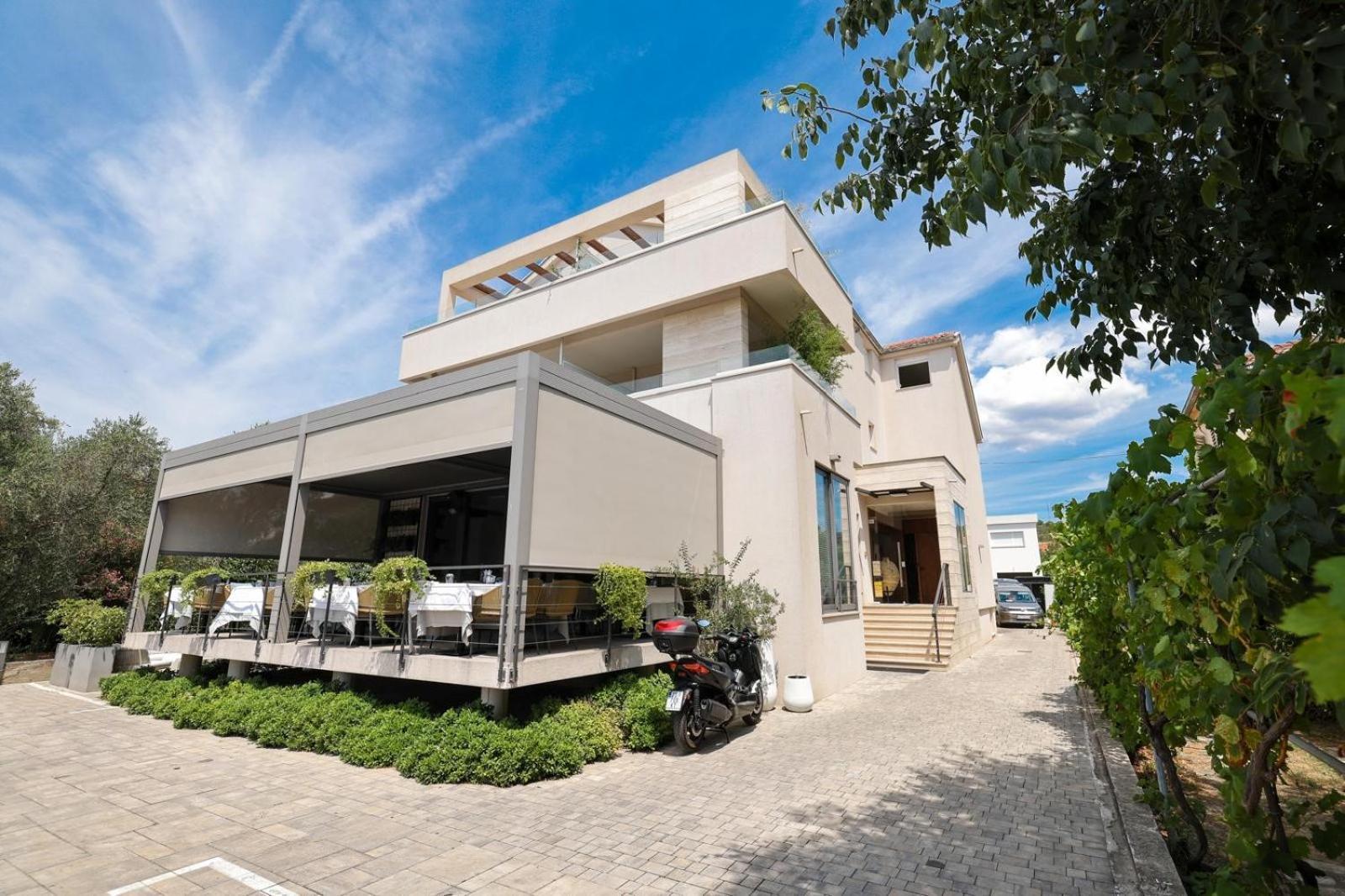 & Restaurant Matanovi Dvori 招待所 4*